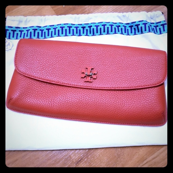 Tory Burch Handbags - 🌹Torry Burch Diana Turn-Lock Clutch